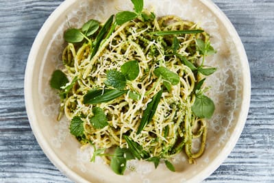 Spaghetti med ramsløg-pesto & Vesterhavsost